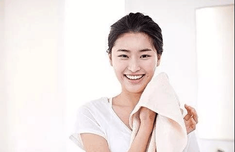 忠鹏护肤: 如何改善毛孔粗大变细腻?!