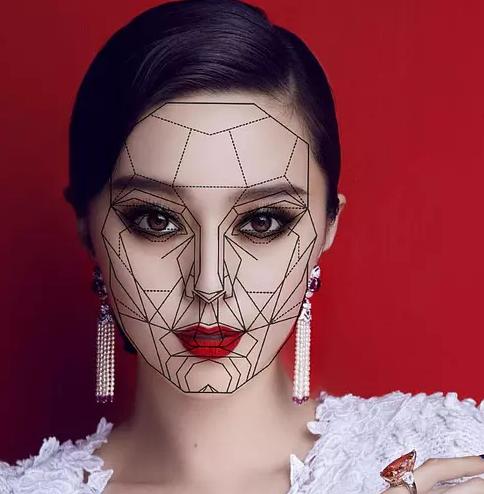 章子怡戴上马夸特面具被爆整容,网友强势回应:天大的国际笑话!