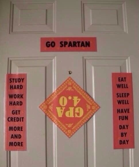 春节外国人都这样贴春联?看到上面的字,我一不小心笑出了声!