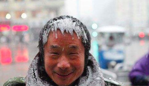 中国最冷的农村,零下58度火墙取暖,活鱼出水瞬间被冻成冰棍