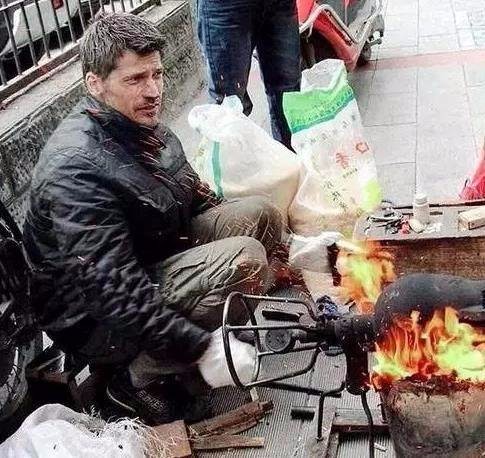 搞笑图片幽默笑话:老祖宗的爆米花技术竟然让老外学会了