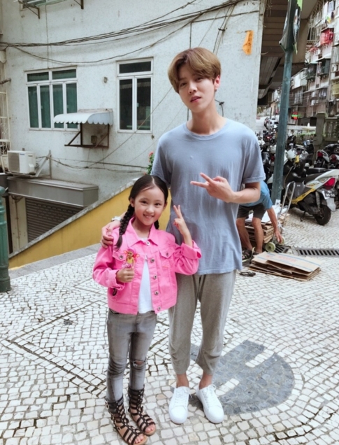 鹿晗剧中妹妹张婉儿近照扎起马尾辫超成熟像极了关晓彤