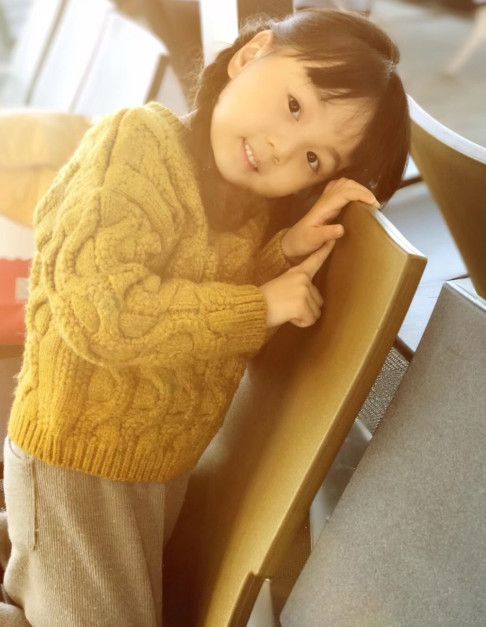 小山竹近照,边唱边跳二人转忘词也不怯场,还露出了小蛮腰?