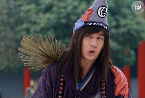 2009年开始主演《活佛济公》系列的电视剧,饰演降龙罗汉转世济公,2011