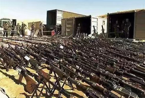 洛林军事基地除了储备着大量的弹药外,还有一个核武器存储库,十分严密