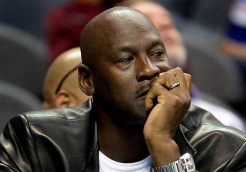 为啥说乔丹要比詹姆斯牛,看黄蜂队的球衣就知道了!