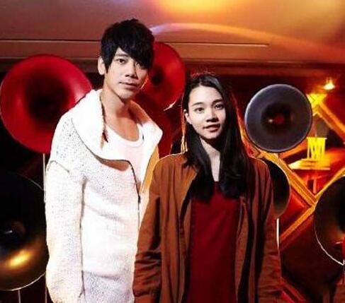 信是没有结婚,但与张钰凰有一个女儿,张钰凰是演员也是模特,却一直没