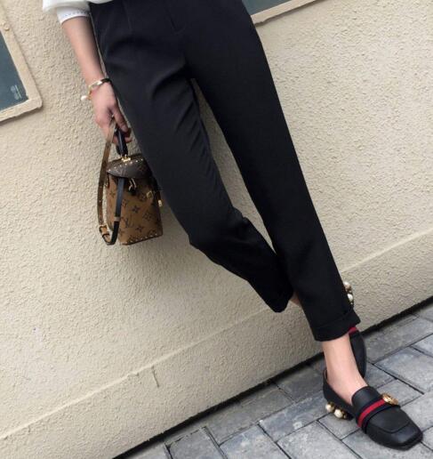 冬天黑色裤子穿什么颜色的鞋子好看 黑裤穿搭攻略图