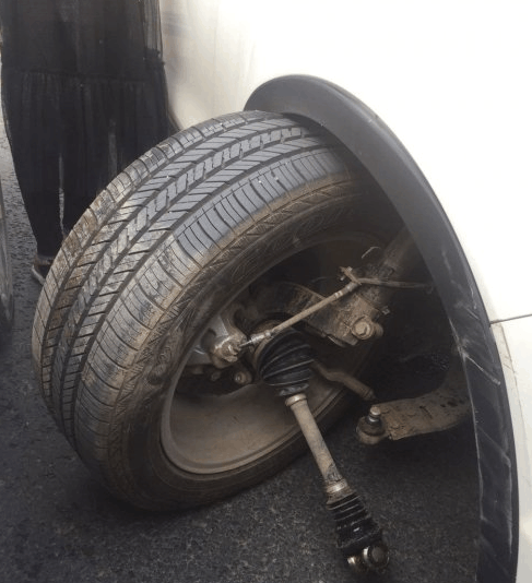 福特翼虎又断轴了! 吓得女司机不敢再开福特车