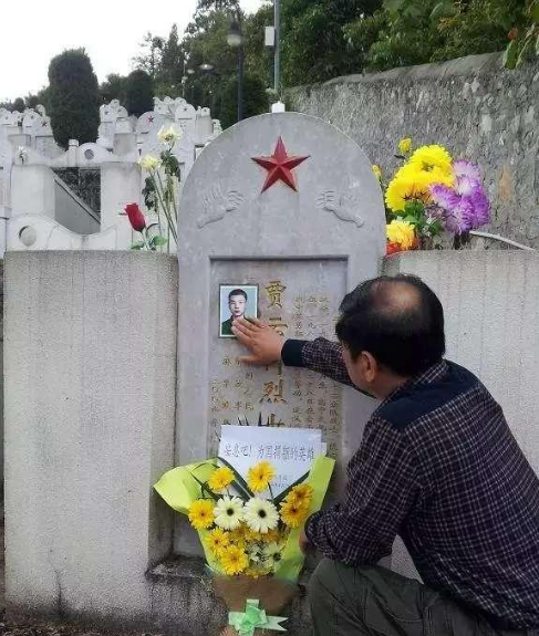 一位18岁烈士的誓言不能发射火箭弹开路我就拉着弹头冲进雷区