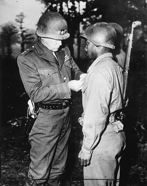 升职神速的二战中唯一战神,至今死因成迷,国家拒绝他遗体归国|巴顿