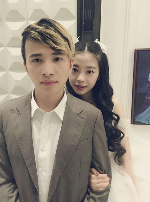 女儿出生后,文森特半夜发微博介绍老婆,粉丝:像冯提莫