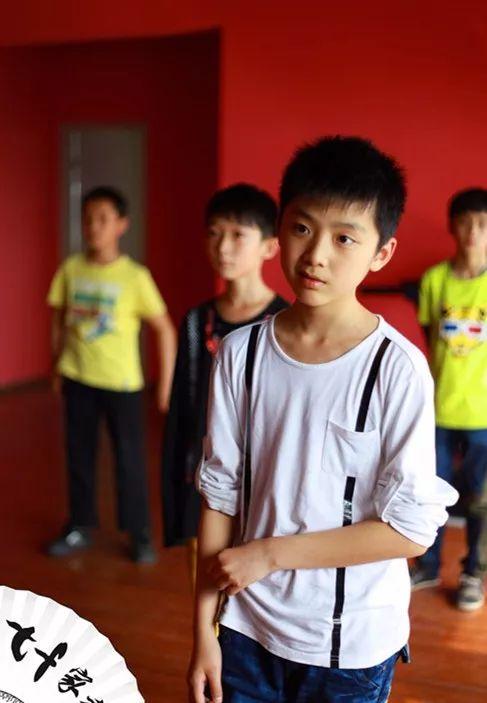 刘志宏,出生于2001年.