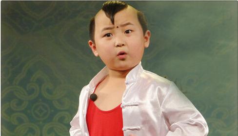 6岁神童两登春晚走红,8岁离世爷爷成众矢之的,重病还在接商演!