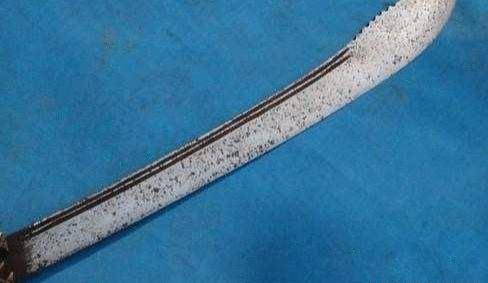 昆吾刀是非常著名的古代名刀,乃用昆吾石冶炼成铁而炼制的名刀,传言刻