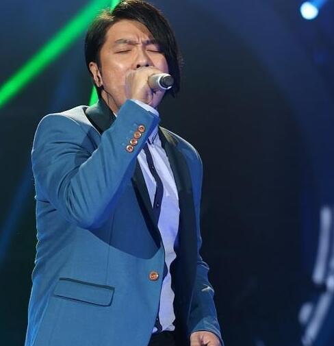 44岁阿杜和娇妻生活近照,爆红后消失多年,夫妻低调幸福恩爱