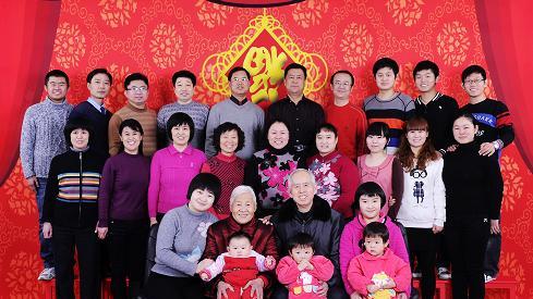 白蛇护孤女逃脱继母虐待并佑护她家宅平安子孙兴旺