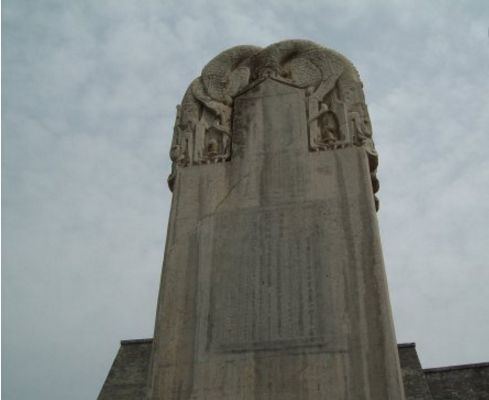 然而,位于北京市昌平区天寿山的明朝十三陵,居然有十二陵都立了无字碑