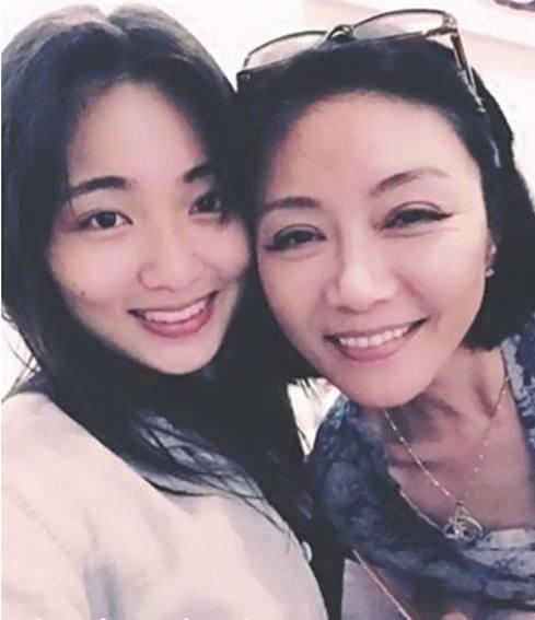 童安格早在1985年就凭借专辑《想你》而出道,1989年时《其实你不懂我