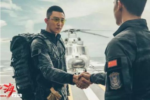 他凭网剧《上瘾》一夜成名,《红海行动》演狙击手顾顺再圈粉