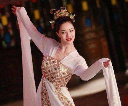 撞脸萧敬腾,曾跟李现传绯闻,《芳华》里演萧穗子,何穗被她圈粉