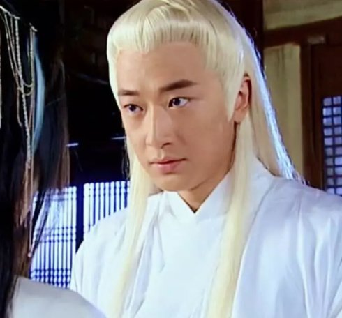 16岁入行打拼成武侠男神,娶百花奖影后退隐,如今烈火如歌演皇帝