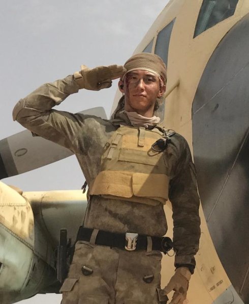 他凭网剧上瘾一夜成名红海行动演狙击手顾顺再圈粉