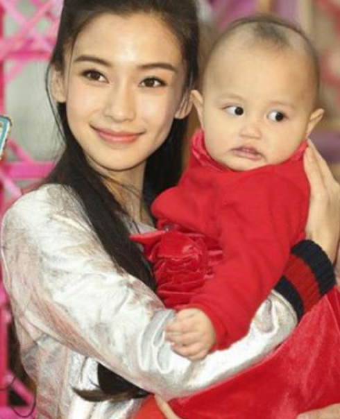 曝光:杨颖又招黑,黄妈妈上节目吐槽,网友:自己人坑自己人