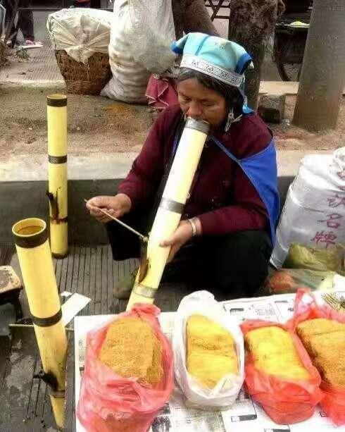 在云南,各种抽烟筒的姿势你见过吗?|烟筒|云南|姿势_新浪新闻