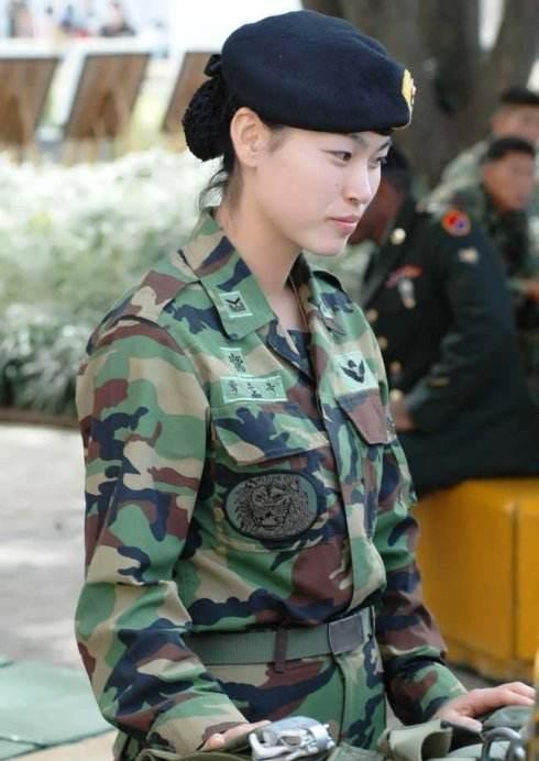 韩国最漂亮女兵集结完毕!请首长检阅,我觉得第5张最漂亮!