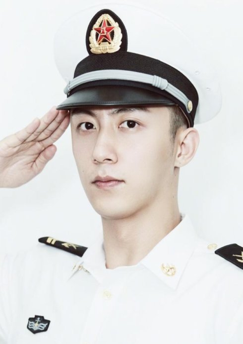 他凭网剧上瘾一夜成名红海行动演狙击手顾顺再圈粉