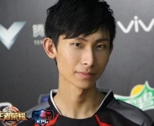 官博晒梦泪,vv照,粉丝大赞:这是梦老师最帅的一张照片!