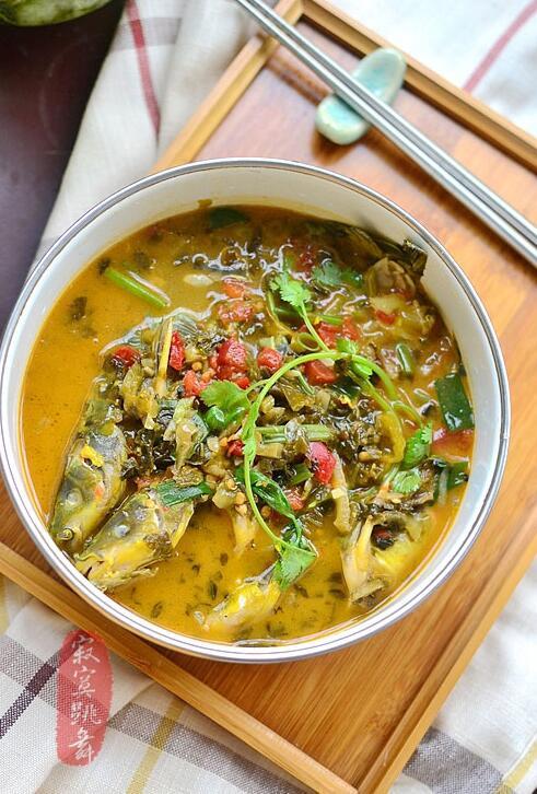 美味的酸菜炖黄腊丁做法