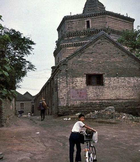 1983年中国罕见老照片: 图3让人怀念,图5让男人羡慕,图8很高端