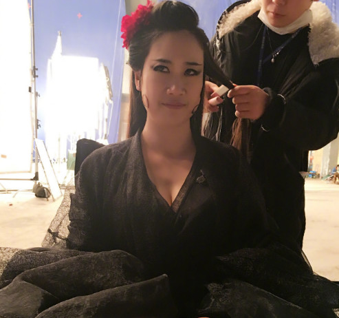 芙蓉姐姐晒剧照,秒变黑山老妖,网友:真吓人,赶快拉黑!