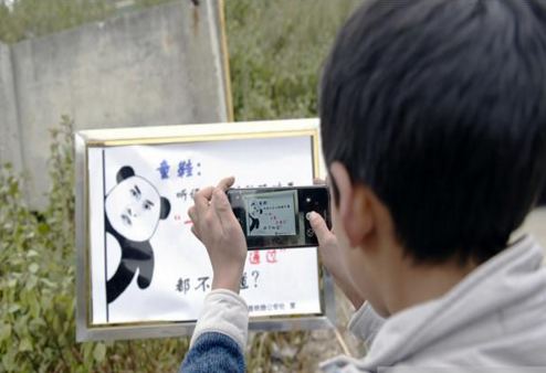 小学生横穿铁路好危险表情包帮他们安全出行