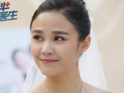 《急诊科医生》,她出演留学归来abc党珍妮,演技反复被吐槽,不得不说