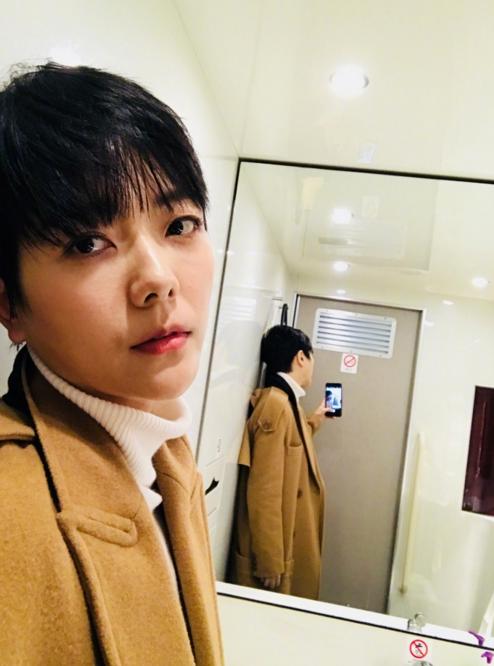 杨乐乐微博晒自拍照却无意中暴露自己成为小鲜肉的潜质