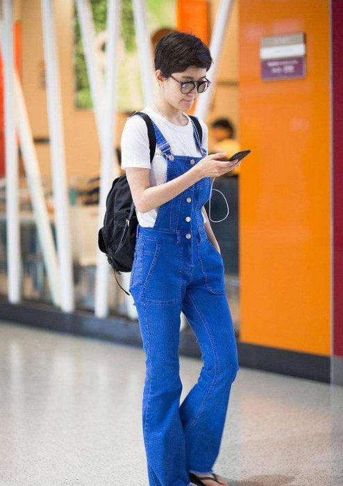 焦俊艳穿拖鞋都能撑起扫地裤,这身高怎么看都不像163