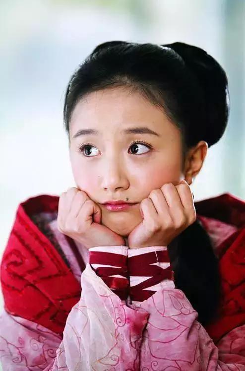 她是丫鬟专业户,16岁为给父亲治病出道,34岁依然童颜不老