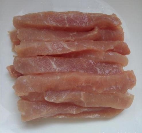 这样做的"干炸里脊"吃在嘴里薄皮酥酥的,肉条嫩嫩的,要不要?