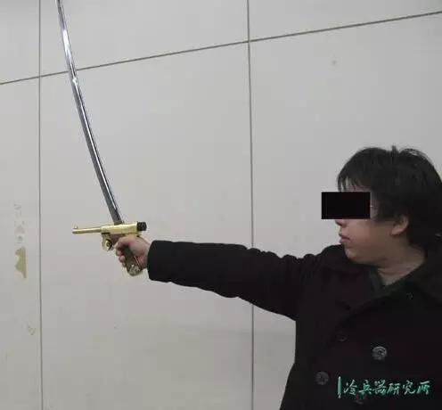 鬼子的脑洞武器：军刀拳铳，武士刀+王八盒子？