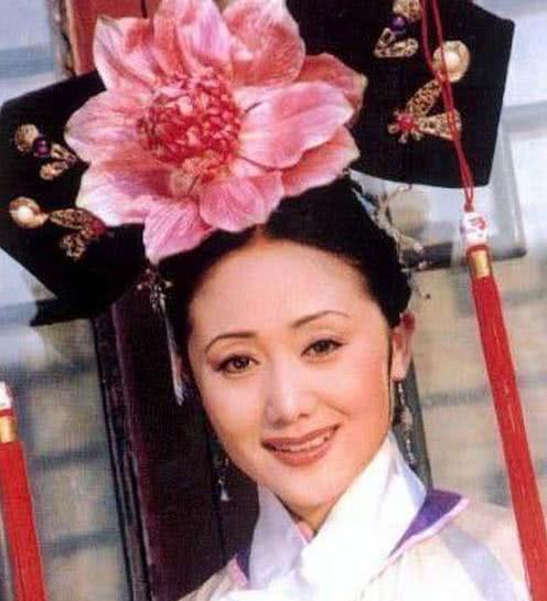 虽然《还珠格格》中令妃很有心机,但尔泰是真心喜欢小燕子