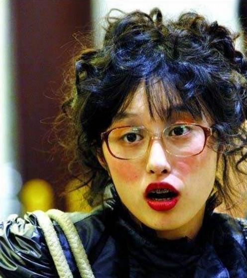 出道第二年,更是搭档刘晓虎和王凯出演偶像喜剧《丑女无敌》,要知道