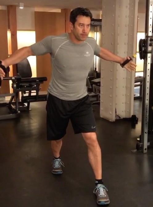 欧美新潮流肌肉整形男士丰胸你敢尝试么