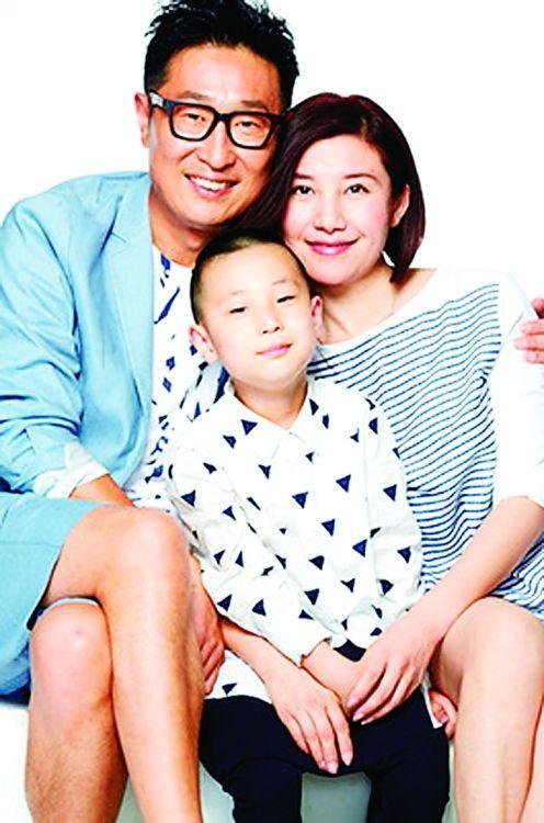 多次搭档黄宏,妻子来头大,儿子读平民学校获赞