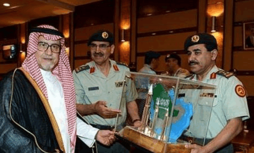 中东"土豪"靠着卖石油天然气,斥巨资购买装备武器壮大自己