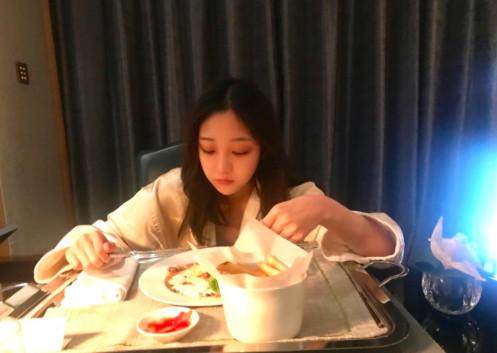 王思聪疑似恋上网红慎婕 颜值不如豆得儿跟韩安冉撕过
