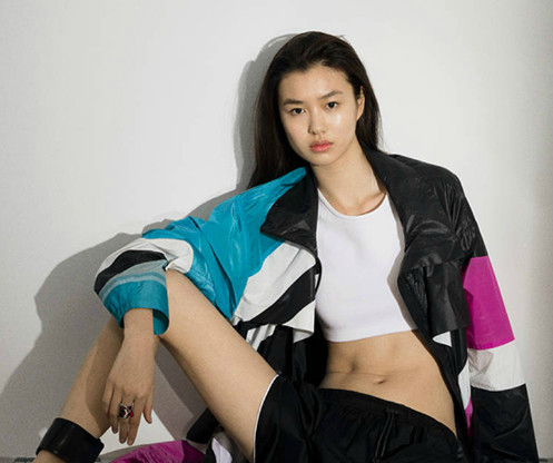 谢欣出生于广东茂名一农村,1995年出生的她,其实踏入模特这条路已经5