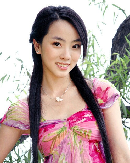 李思思春晚主持妆遭调侃,网友直呼这是得罪化妆师了吗?